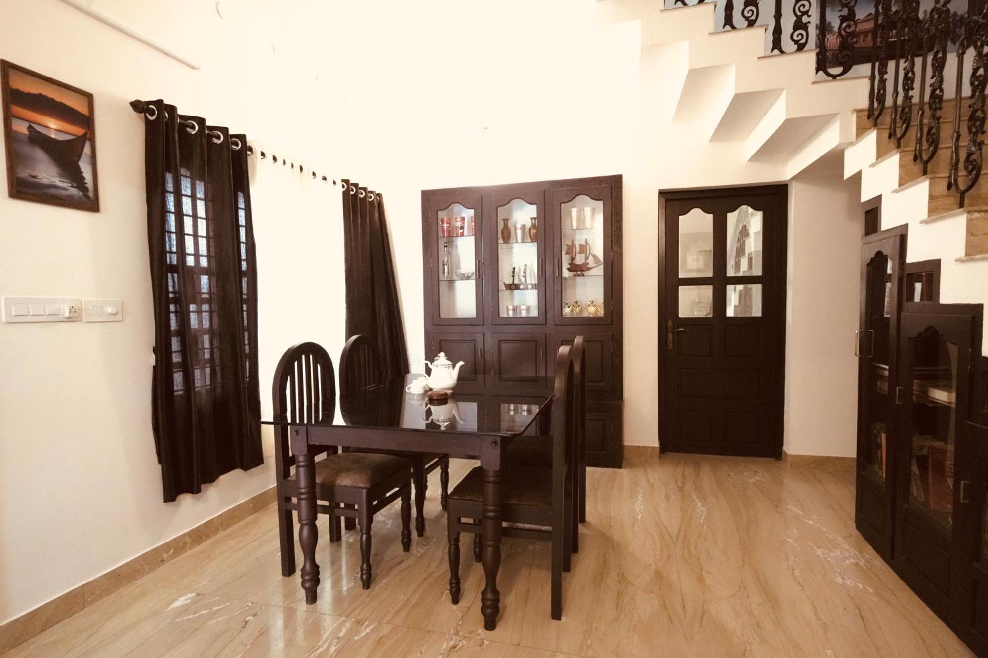 Daffodils Inn Alappuzha Exterior photo