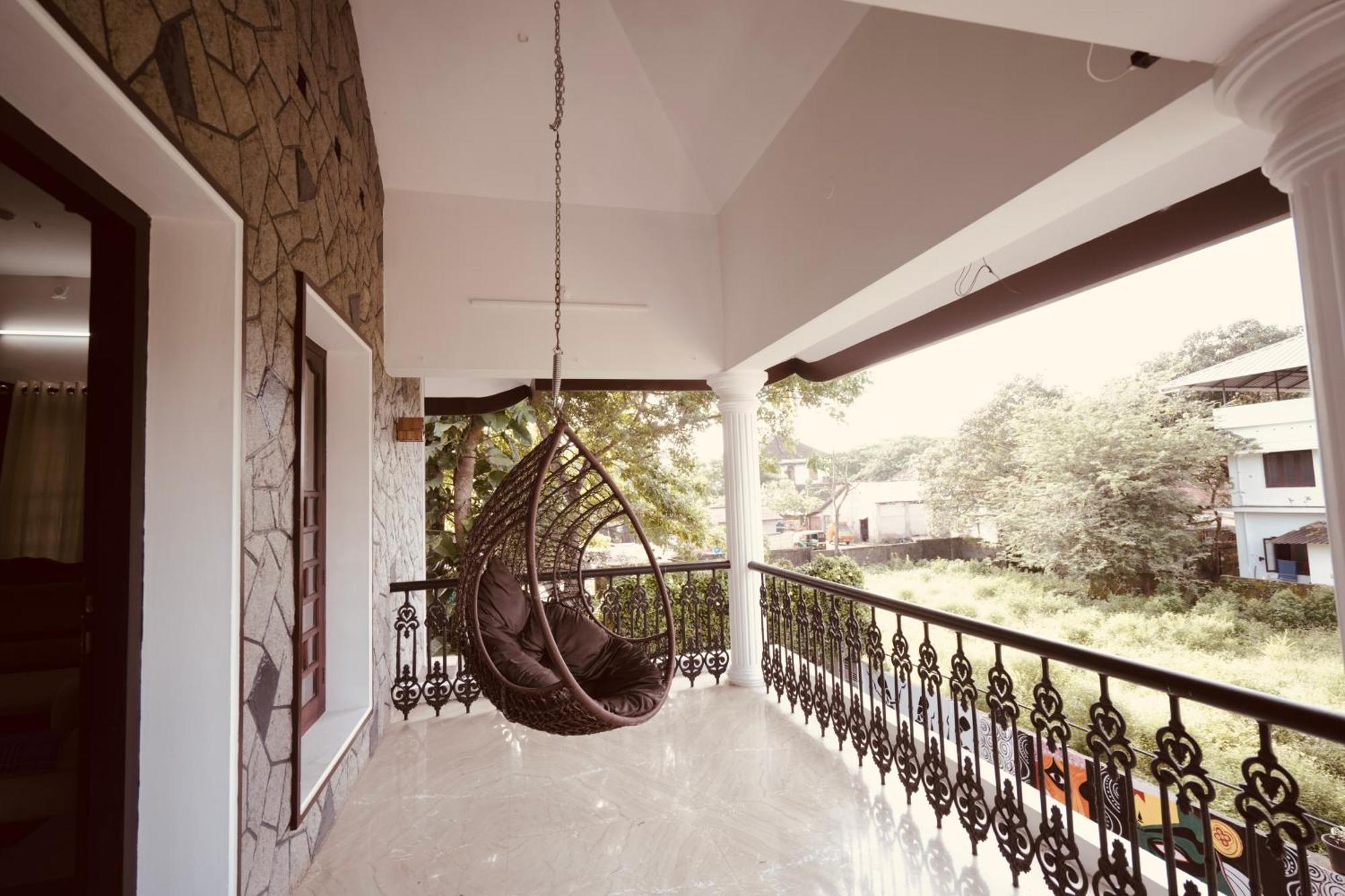 Daffodils Inn Alappuzha Exterior photo